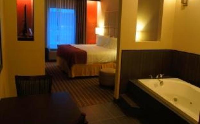 Holiday Inn Express & Suites Northeast By IHG