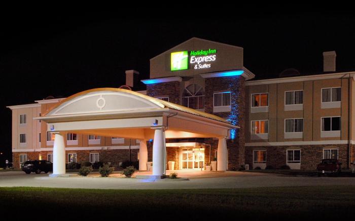 Holiday Inn Express Northwest Maize By IHG