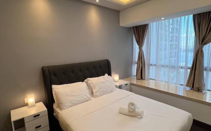 Cozy 3BR unit at R&F Princess by ANJU