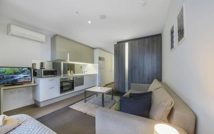 A Stylish & Comfy Studio Next to Southern Cross