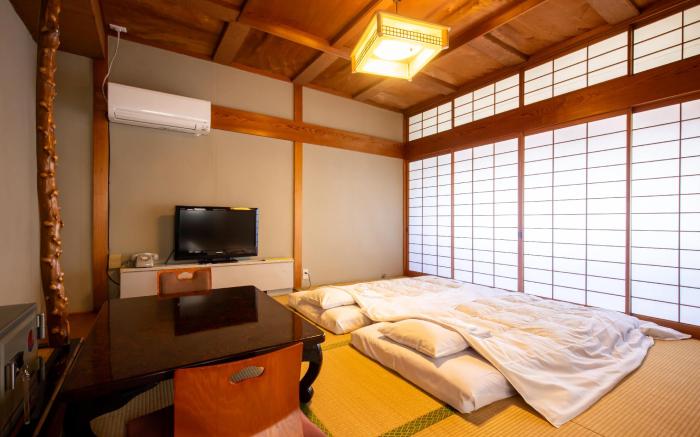 Yudanaka Onsen Shimaya