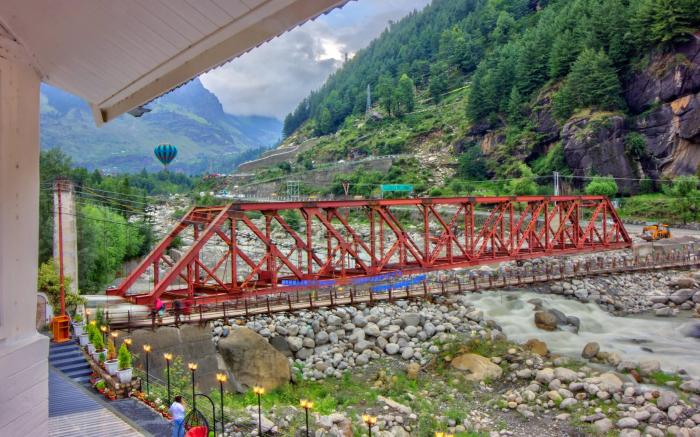 PARADISE-The White House Cafe