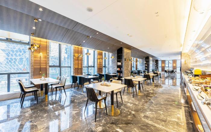 Atour Hotel Zhengzhou East Station Longzi Lake