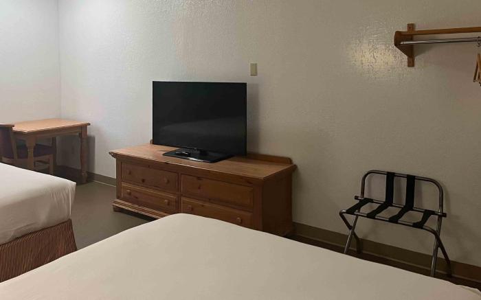 Motel 6 Portland, IN