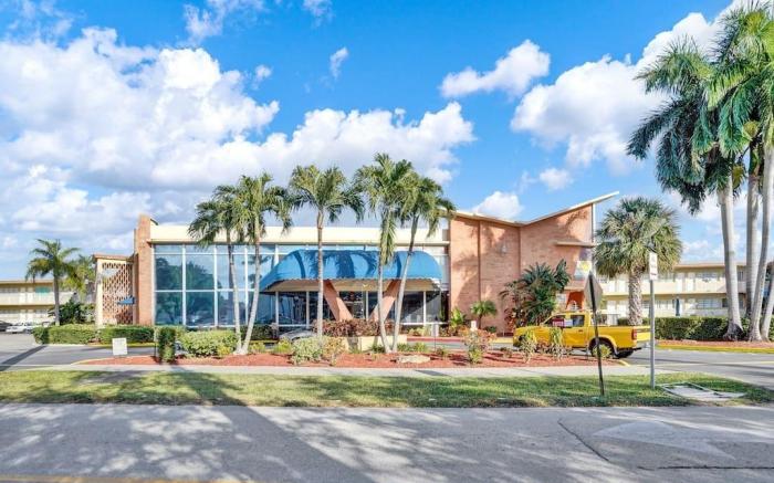 Hallandale Beach Studio | Pool | Near the beach