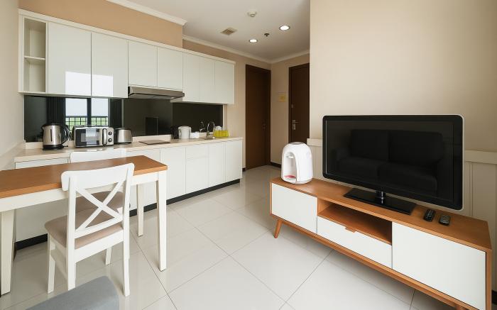 Comfortable 2 Bedroom Apartment near Pakuwon Mall