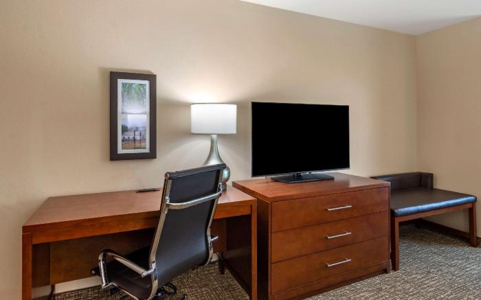 Comfort Inn & Suites