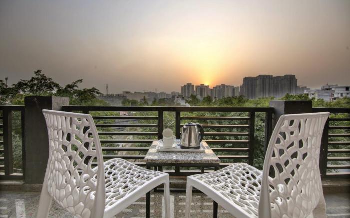 Hotel Premier Noida 135 