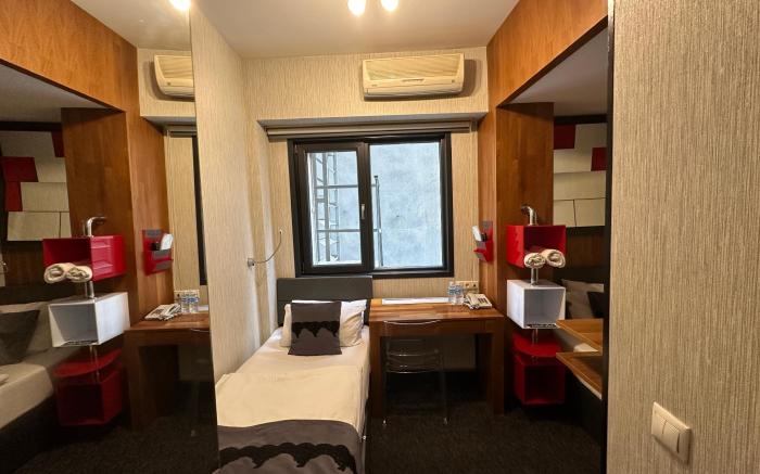 Black Art Hotel