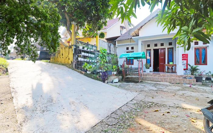 SPOT ON 91222 Kanjeng Mami Homestay Syariah