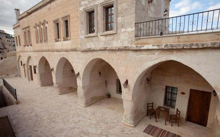 Narcissos Cave Hotel