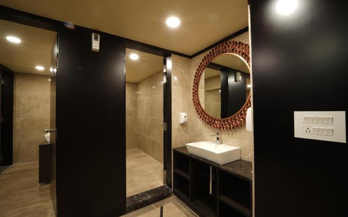 HOTEL VIVAN PINNACLE