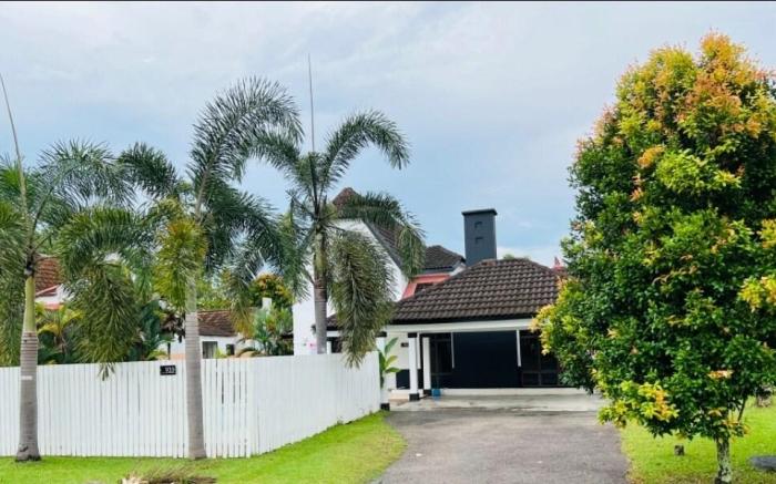 Private Pool Bungalow @ A Famosa