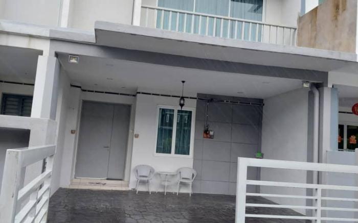 Flora Homestay Jenjarom