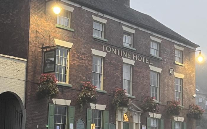 Tontine Hotel & Bar