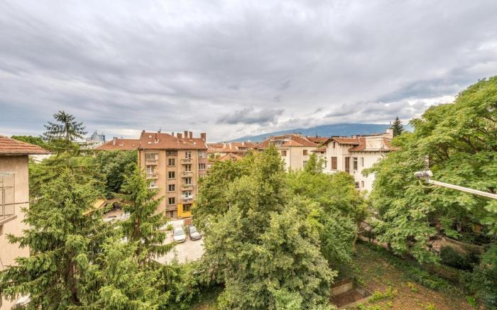 Beautiful Jewel in the TOP Centre