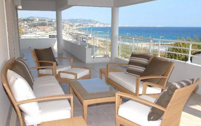 Stunning three bedroom apartment on seafront in Cannes with panoramic sea views 399 - 399
