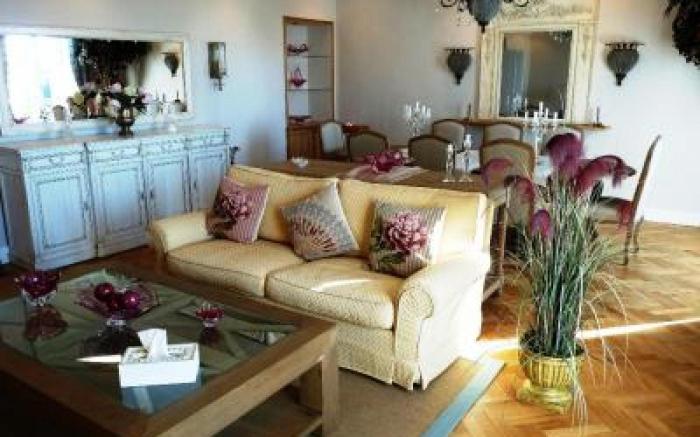 Charming 2 bedroom apt in Central Cannes walking distance to beaches Croisette and the Palais - 678