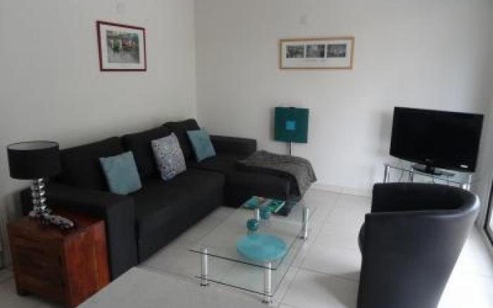 Modern one bedroomed apartment just off the Cannes Seafront with a terrace and pool access - 1753