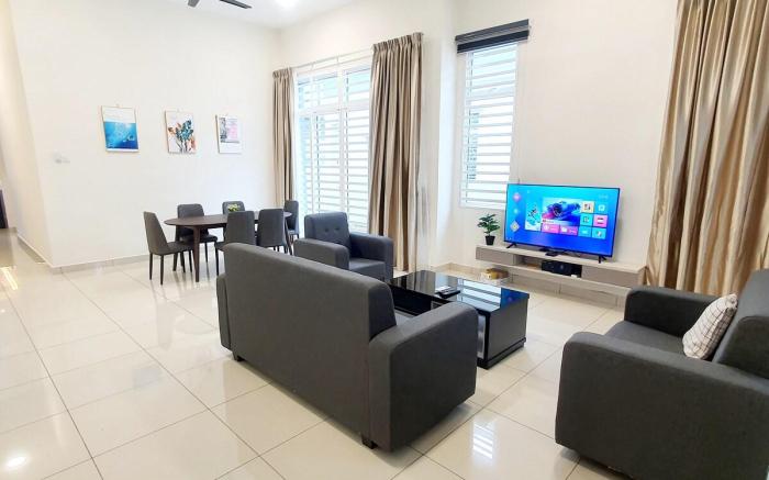 CHEERFUL 4-BED ROOM BUNGALOW 10PAX@ALMA NEAR JUSCO