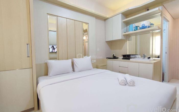 Comfort Studio at Candiland Apartment By Travelio
