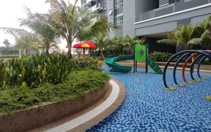 Bukit Rimau Instagrammable Pool View Apartment