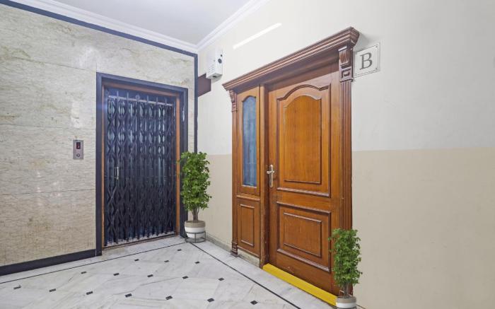 Capital O Samrat Palace Near Nampally Station