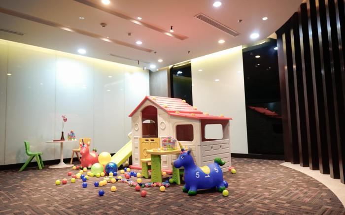 Empress Hotel Makassar City Center by LIFE
