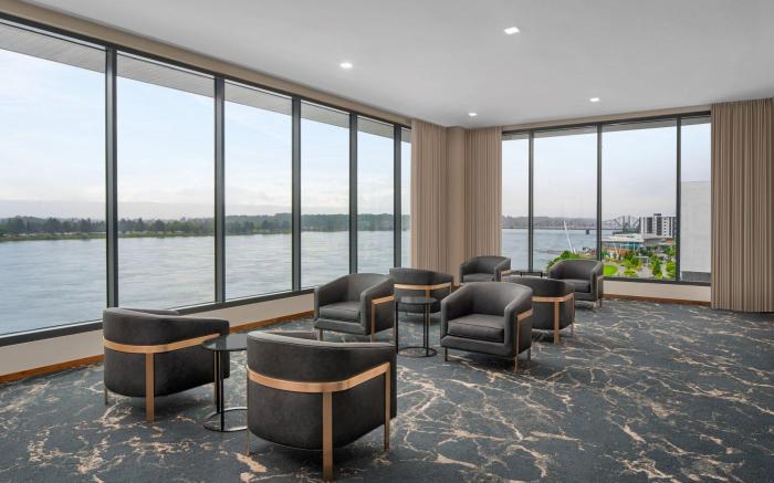 AC Hotel by Marriott Vancouver Waterfront