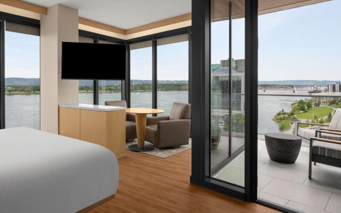 AC Hotel by Marriott Vancouver Waterfront