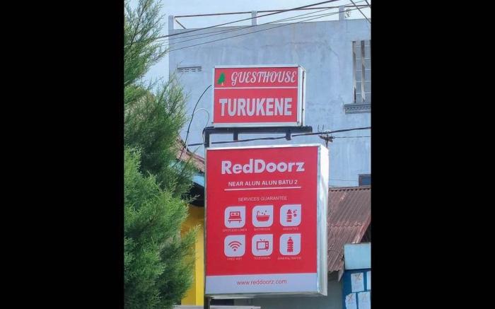 RedDoorz near Alun Alun Batu 2