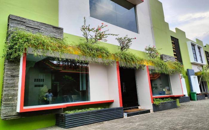 Lonari Hotel