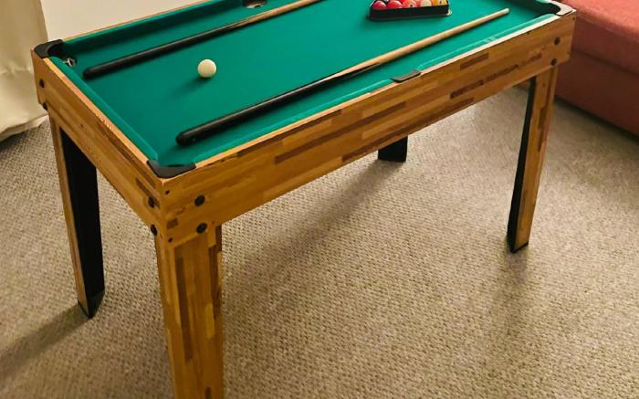 Entire house - 1 Bedroom Pet Friendly Apt Wd Free Wifi, Parking, Netflix Pool Table Sleeps 3