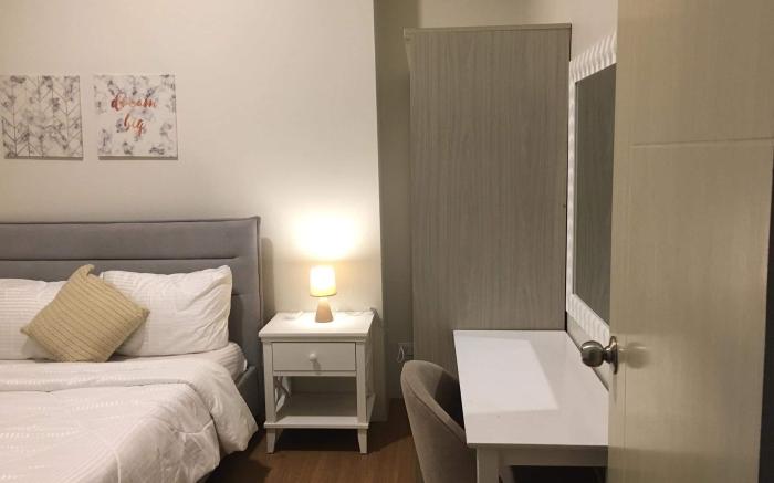 Lovely 2- BR Condo (Fully Air-conditioned w/ Wifi)