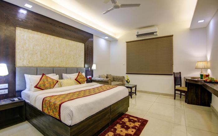 Hotel Park Tree IGI Airport