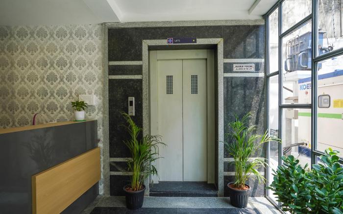 FabHotel Serenity - Nr AIG Hospital, Gachibowli