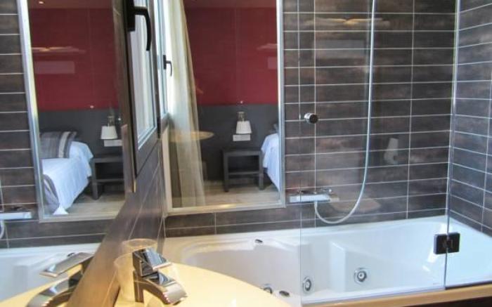 Restaurante y Alojamiento Can Mach