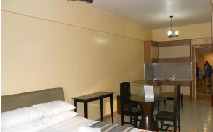 Chic condo 1 q bed near Asian Hosp & festival mall