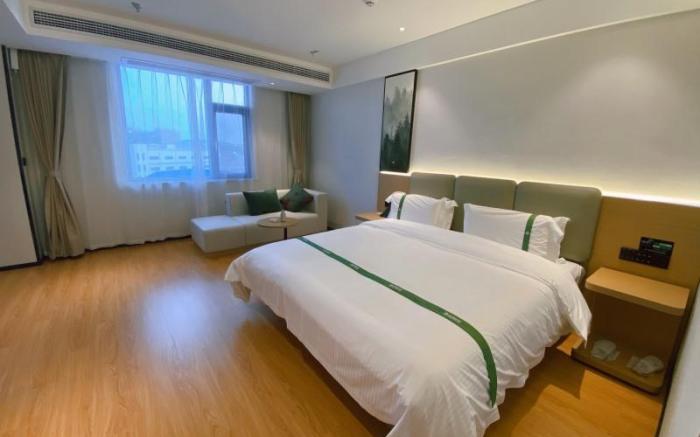 Green Tree Inn Anqing Taihu County Phase 2 Wenbo Garden High-Speed Railway Station