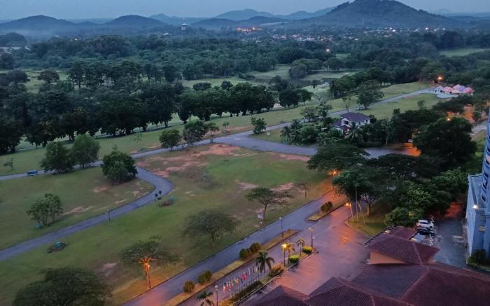 Condo A Famosa with Pool and Golf Course View