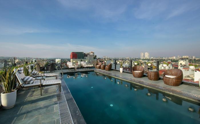MAY DE VILLE Crown Hotel
