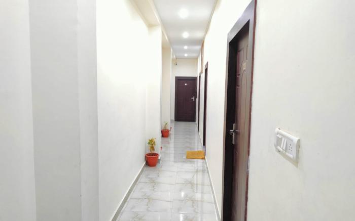 Hotel Raj - Near Railway Station