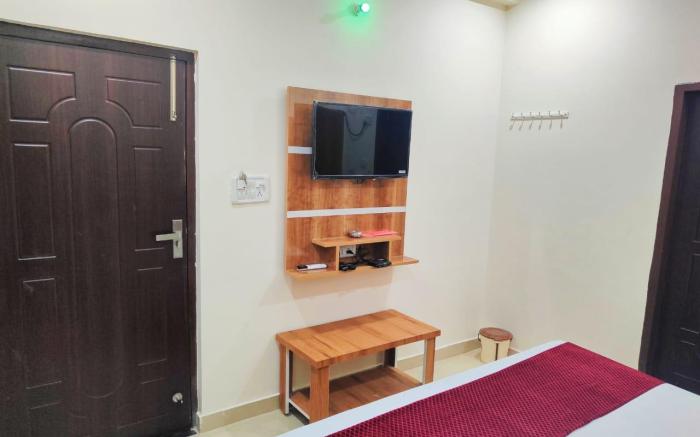 Hotel Raj - Near Railway Station