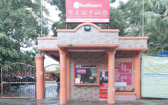 RedDoorz @ Goldland Spring Resort Urdaneta City