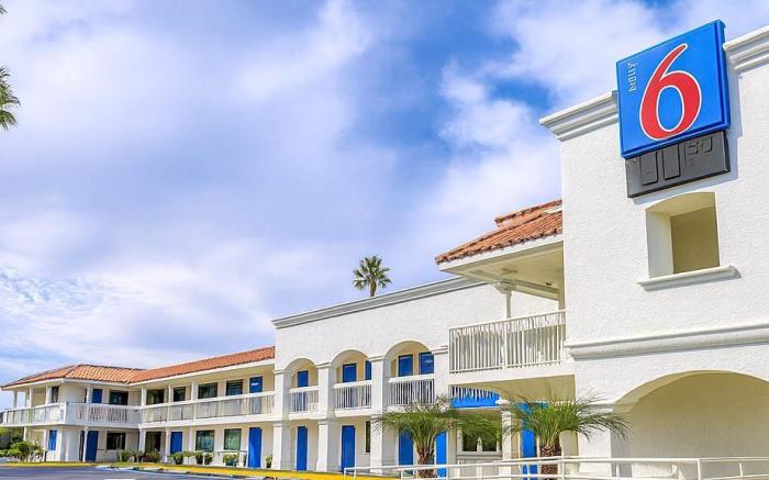 Motel 6 Carlsbad, CA Beach