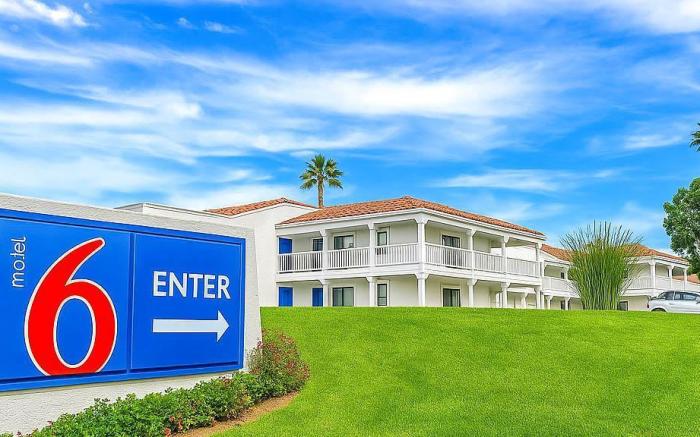 Motel 6 Carlsbad, CA Beach