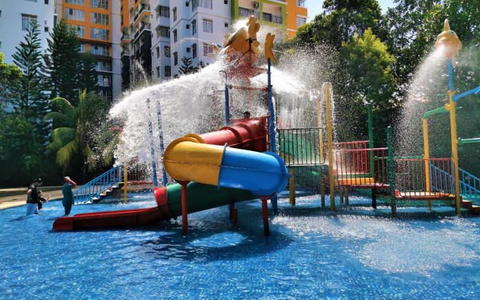 HomeStay FHS @ Free Water Theme Park Tickets Suite