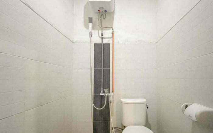RedDoorz near Siloam Hospital Mataram