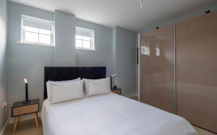 Luxurious Private One Bedroom Apartment 