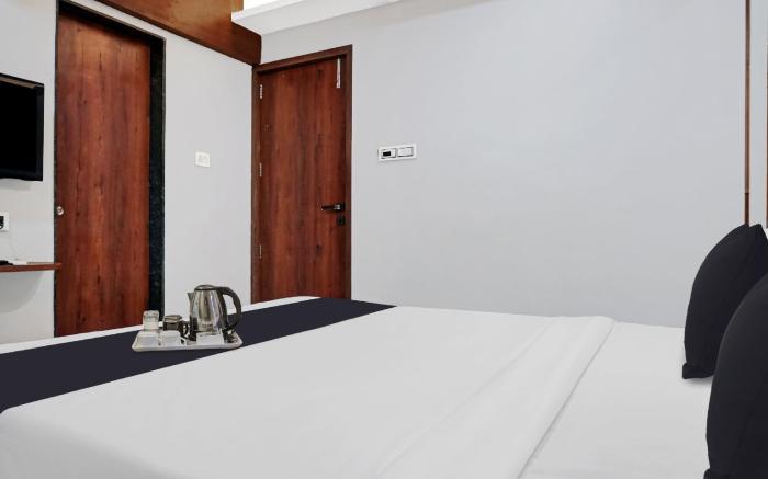 Super Townhouse OAK Hotel Rajmudra